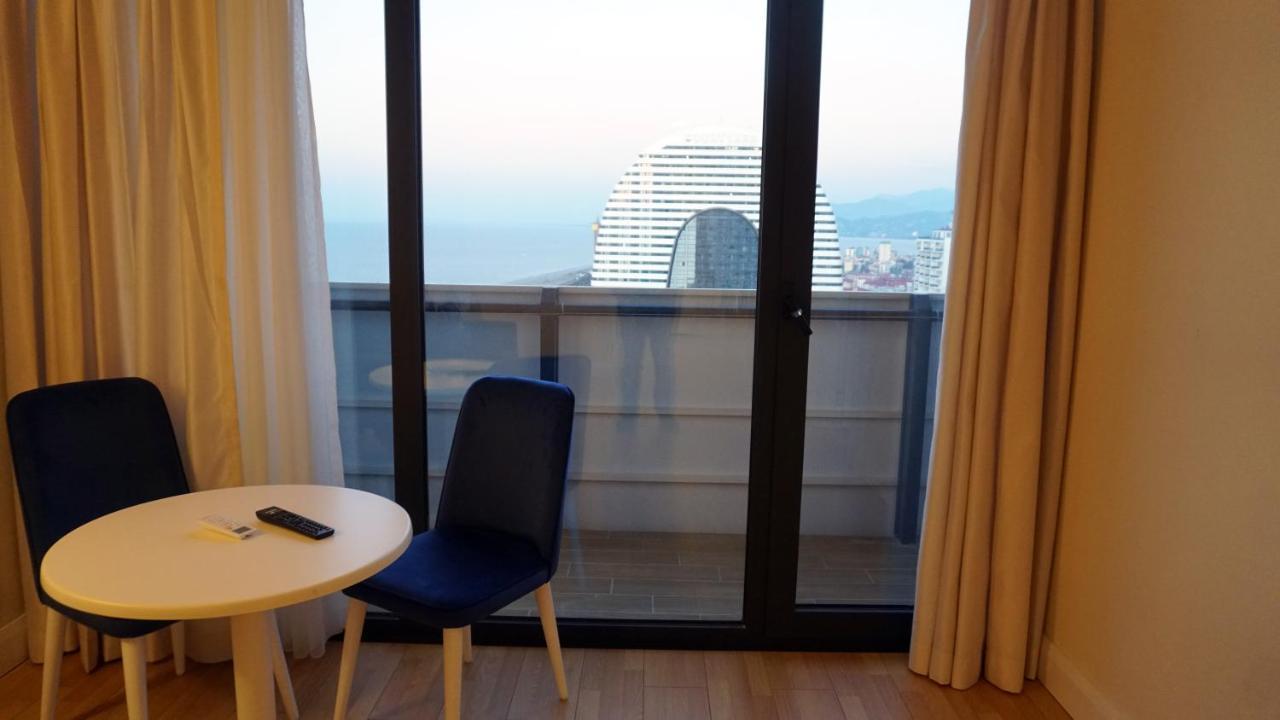 Trip Batumi Aparthotel Екстериор снимка