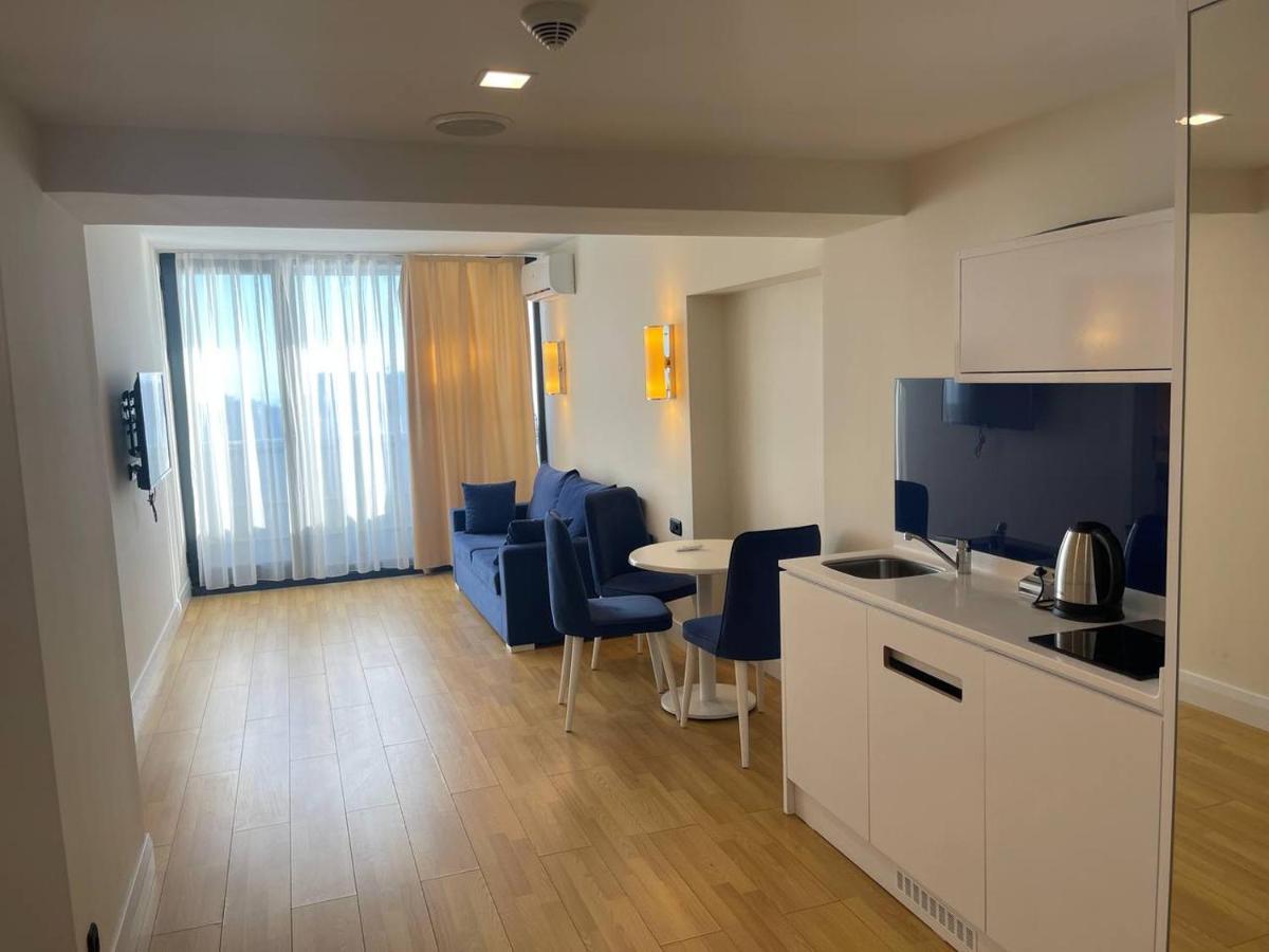 Trip Batumi Aparthotel Екстериор снимка